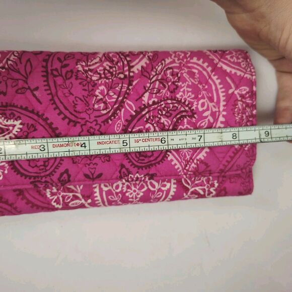 🩷 Vera Bradley Stamped Paisley Pink Large Trifold Wallet Retired Bandana - Picture 9 of 10